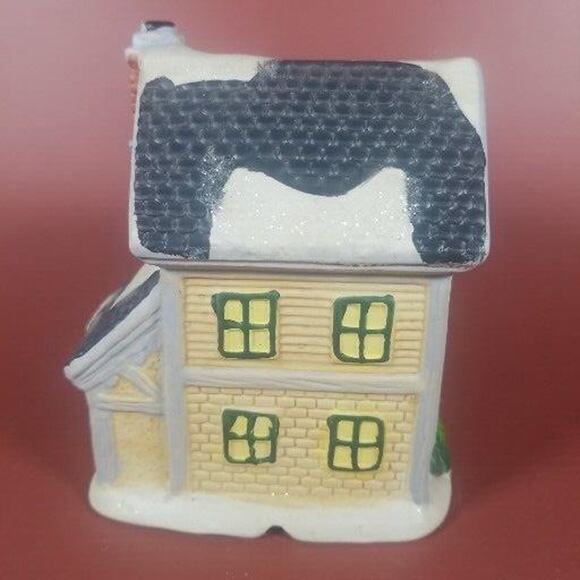 Christmas Village Vintage 5” Holiday Ceramic Florist, Porcelain Miniature - Picture 3 of 7